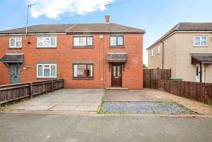 3 Bedroom Semi Detached House For Sale In Drake Avenue, Worcester, WR2