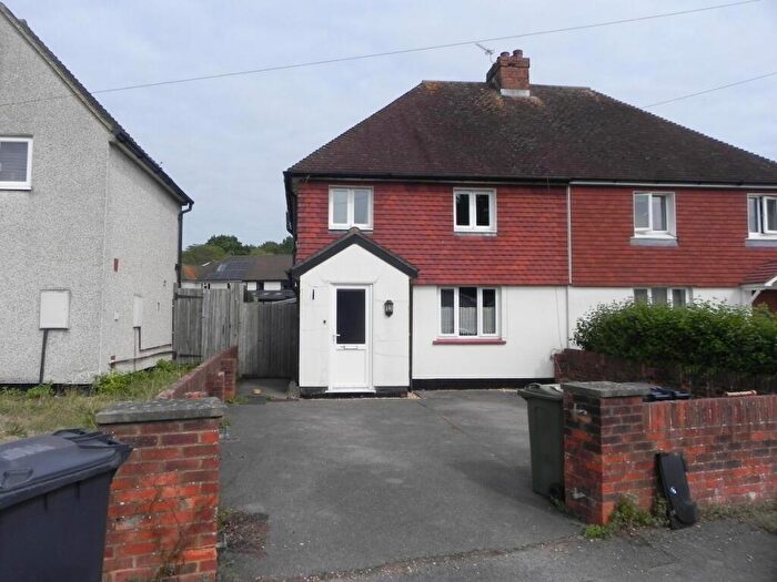 4 Bedroom Semi-Detached House To Rent In The Oval, GU2