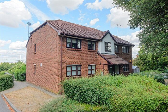 2 Bedroom Flat For Sale In Griffin Walk, Greenhithe, Kent, DA9