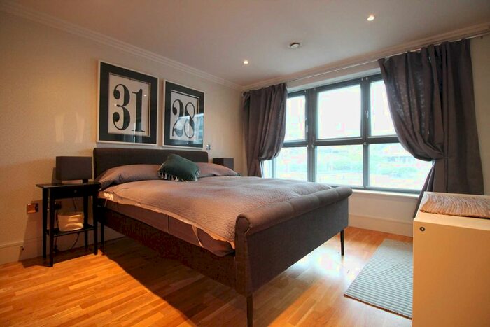1 Bedroom Flat To Rent In Corsell House, Brentford, TW8