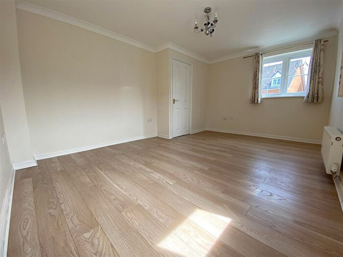 3 Bedroom Semi-Detached House To Rent In Lawnhurst Avenue, Manchester, M23