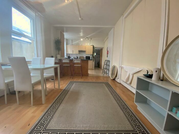 4 Bedroom Terraced House To Rent In Pen Y Wain Road, Roath, CF24