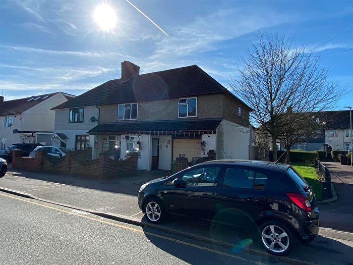 4 Bedroom Semi Detached House For Sale In Hunters Hall Road, Dagenham, RM10