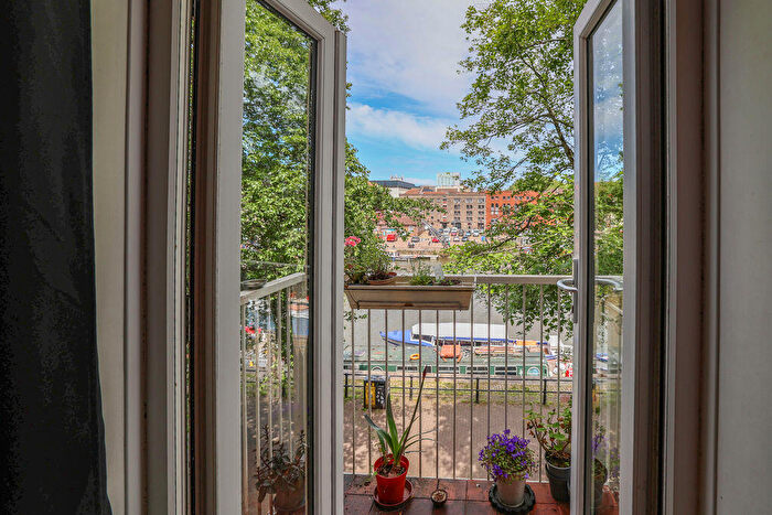 2 Bedroom Flat For Sale In Merchants Quay, Bristol, BS1