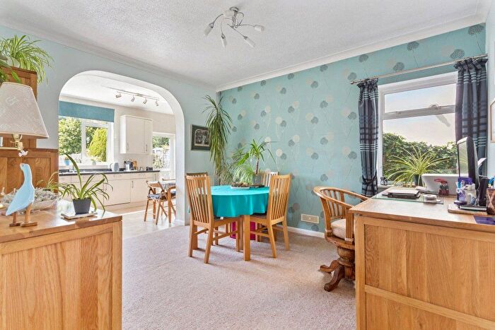4 Bedroom Detached House For Sale In Swakeleys Drive, Ickenham, Middlesex, UB10