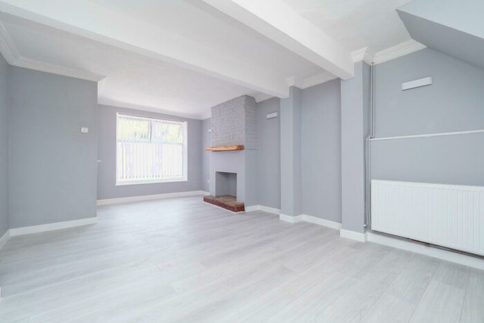 3 Bedroom Terraced House To Rent In Beddington Lane, Croydon, CR0