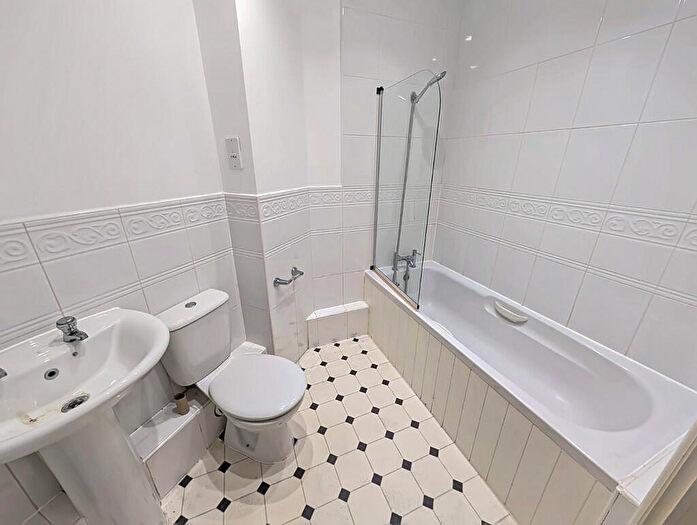 2 Bedroom Apartment To Rent In Albany Gardens, Colchester, CO2