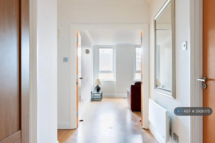 1 Bedroom Flat To Rent In Lanark Square, London, E14