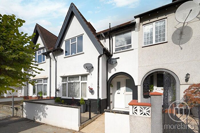 2 Bedroom Flat For Sale In Alyth Gardens, Temple Fortune, NW11