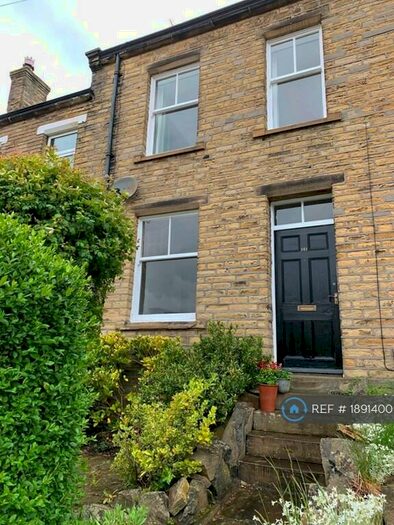 3 Bedroom Terraced House To Rent In Clifton Common, Brighouse, HD6