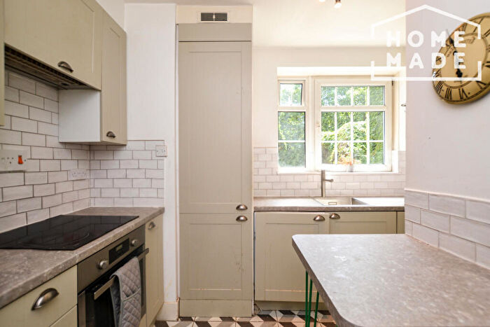 3 Bedroom Flat To Rent In Trevose House, SE11