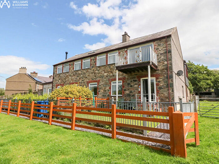 5 Bedroom Character Property For Sale In Off Rhes Glynllifon, Groeslon, Gwynedd, LL54