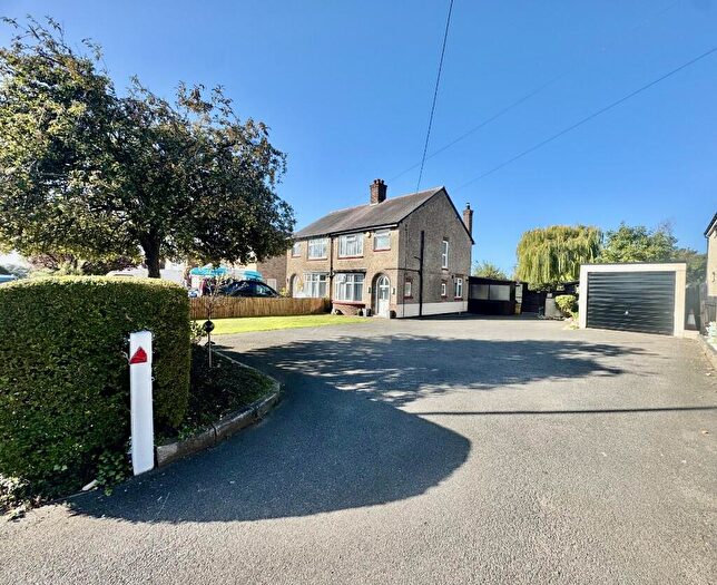 3 Bedroom Semi-Detached House For Sale In London Road, NN9