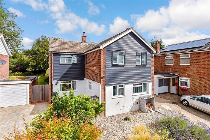 4 Bedroom Link Detached House For Sale In Bankfields, Headcorn, Ashford, Kent, TN27