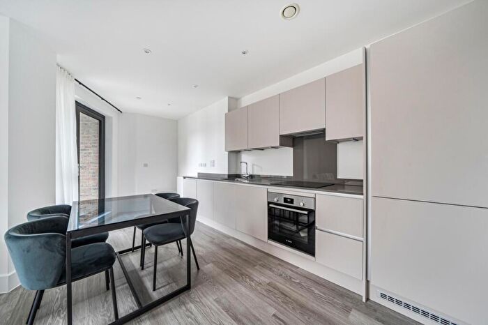 2 Bedroom Flat To Rent In Medway Street Chatham, ME4