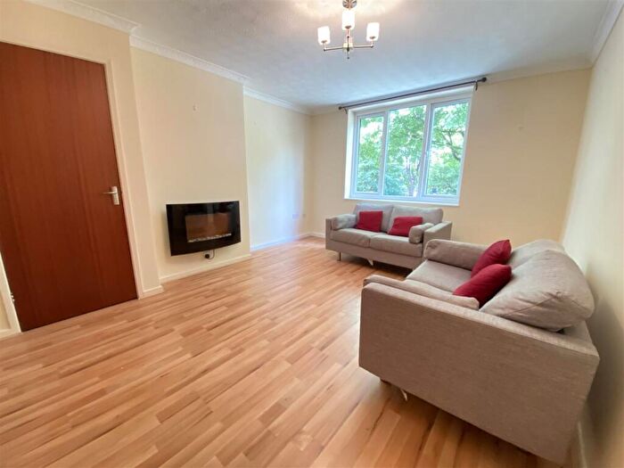 1 Bedroom Apartment To Rent In Bevill Square, Salford, M3