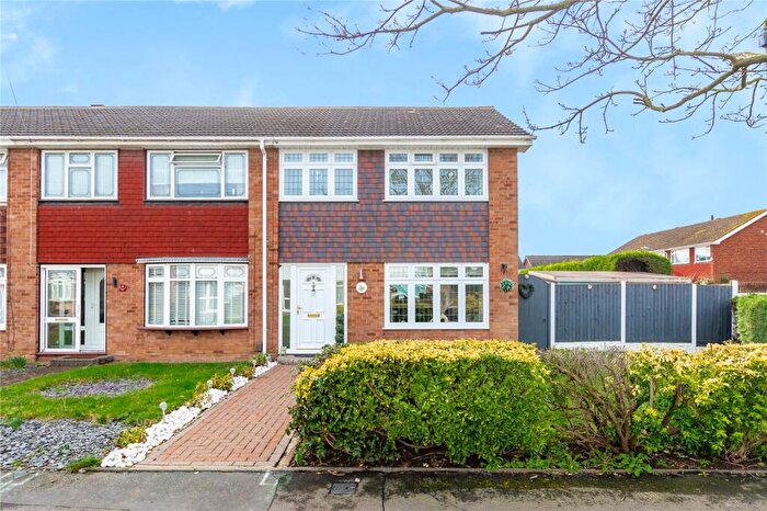 3 Bedroom End Of Terrace House For Sale In Hawkinge Way, Hornchurch, RM12