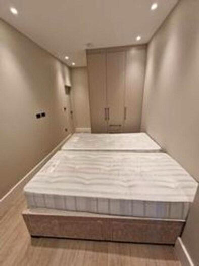 Studio To Rent In Wykeham Road, London, NW4