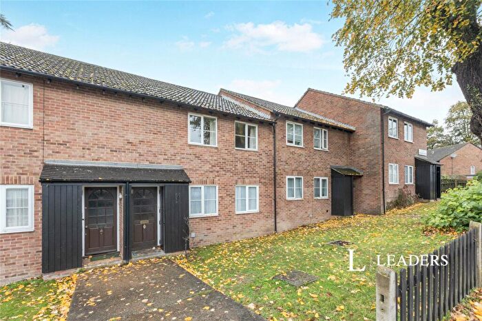 2 Bedroom Flat To Rent In Badgers Copse, BR6