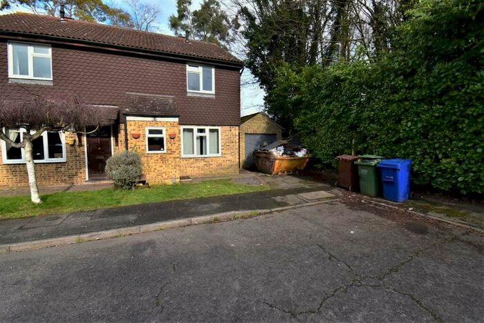 3 Bedroom Semi-Detached House To Rent In Broadlands, Badgers Dene, RM17