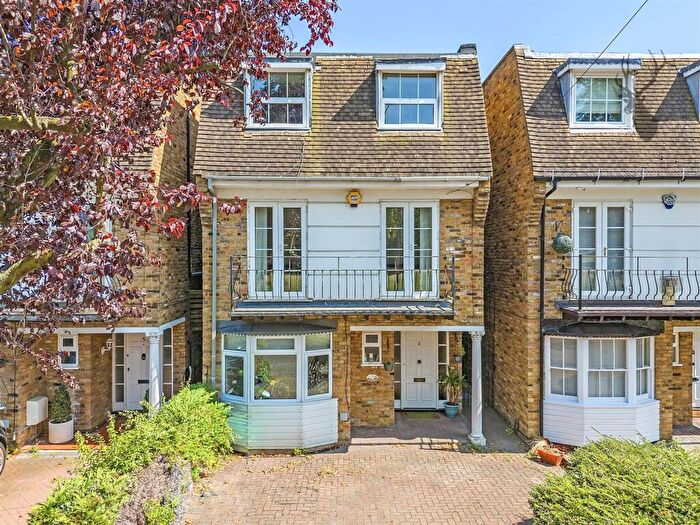 4 Bedroom Town House For Sale In Harold Road, Woodford Green, IG8