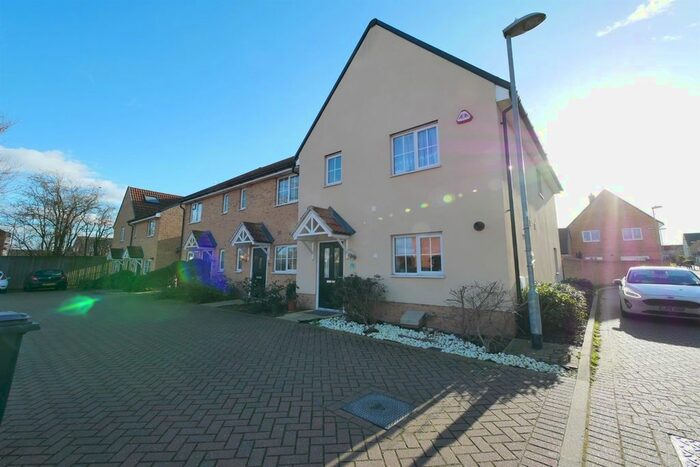 3 Bedroom Semi-Detached House To Rent In Claremont Crescent, Rayleigh SS6