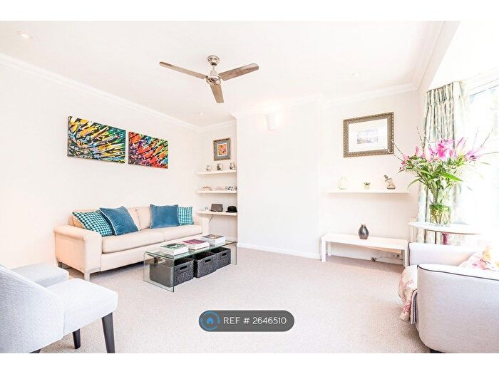 2 Bedroom Flat To Rent In Effra Road, London, SW2