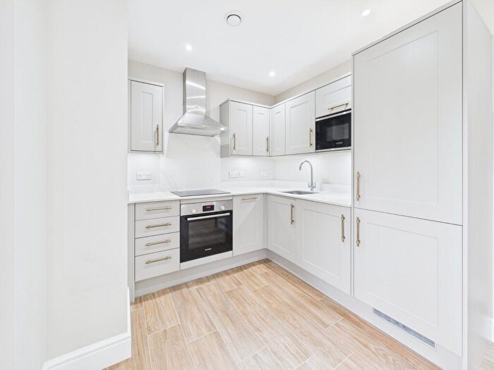 1 Bedroom Apartment To Rent In Station Road, Langley, Slough, Berkshire, SL3