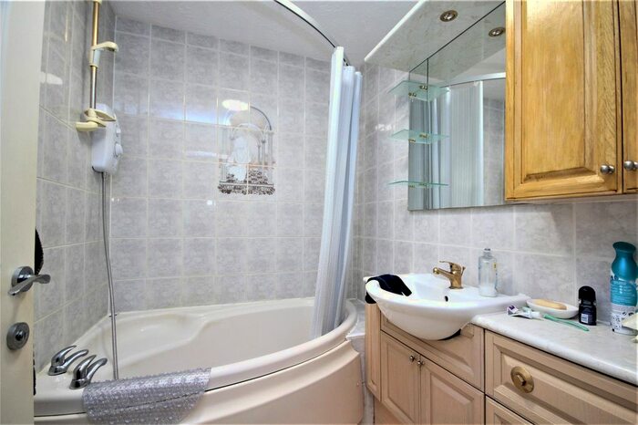 1 Bedroom Flat To Rent In Highclere Way, Worthing, BN13