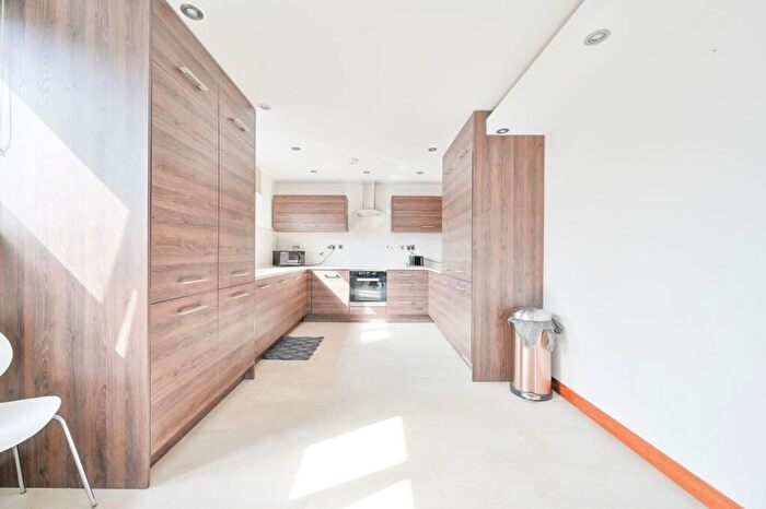 2 Bedroom Flat For Sale In Station Road, Harrow, HA1