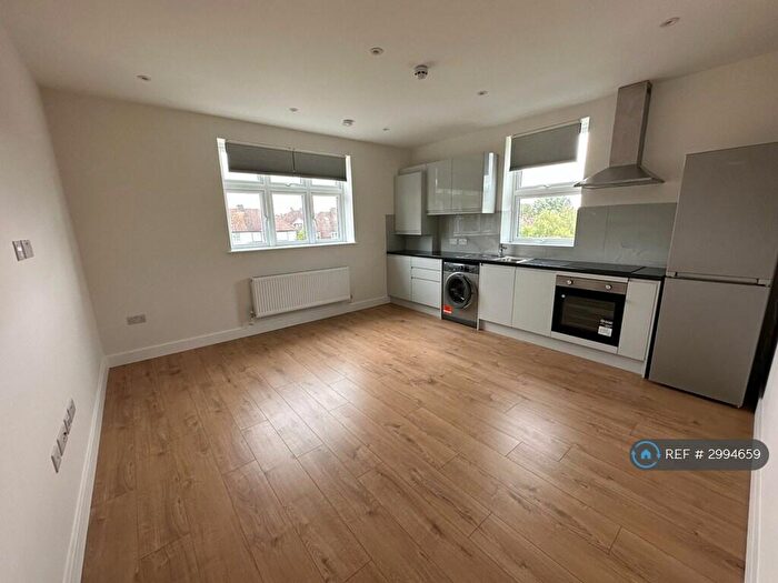2 Bedroom Flat To Rent In High St, Edgware, HA8