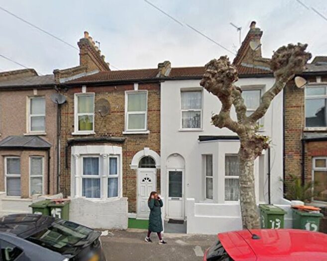 4 Bedroom Terraced House To Rent In Fentons Avenue, London, E13
