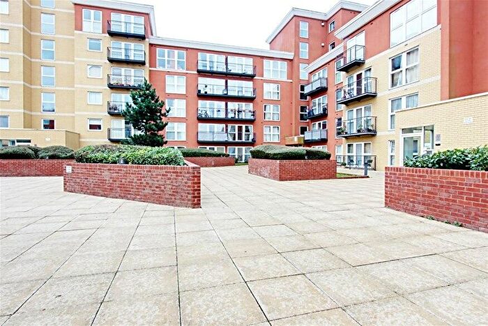 2 Bedroom Flat To Rent In Monarch Way, Newbury Park, Ilford, IG2