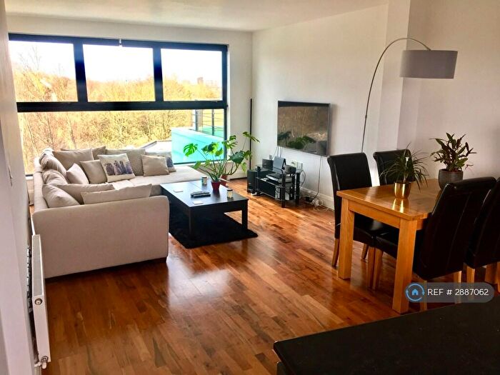 2 Bedroom Penthouse To Rent In Endwell Road, London, SE4