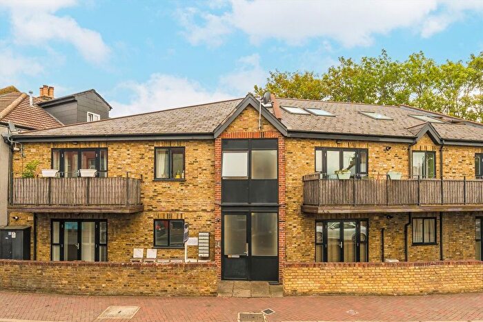 2 Bedroom Flat For Sale In Eardley Road, London, SW16