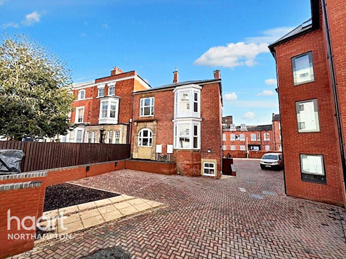 2 Bedroom Terraced House For Sale In Derngate, Northampton, NN1