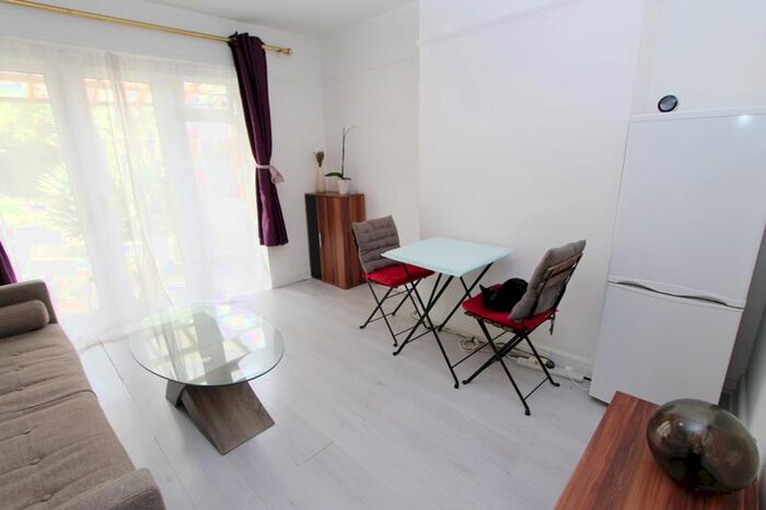 1 Bedroom Flat To Rent In Langdale Gardens, Perivale, Greenford, UB6