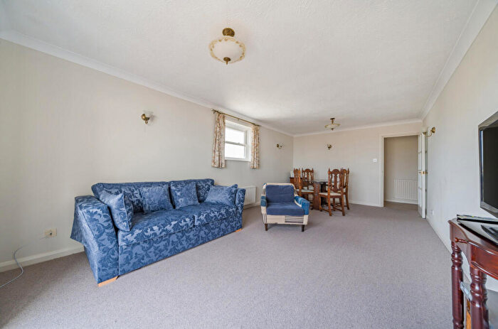 2 Bedroom Apartment For Sale In The Esplanade, Bognor Regis, West Sussex, PO21