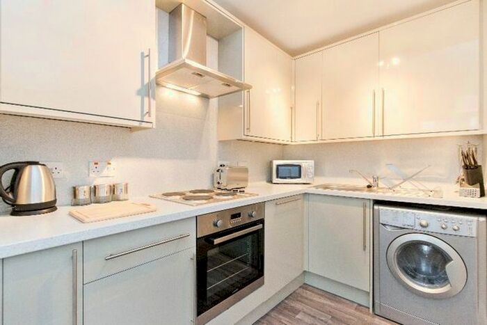 3 Bedroom Flat To Rent In Montague Street, Newington, Edinburgh, EH8