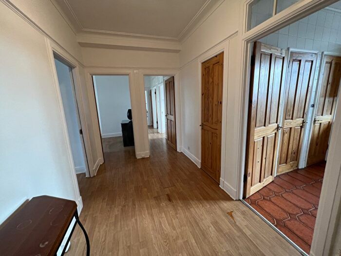 3 Bedroom Flat To Rent In Golders Green Road, London, NW11