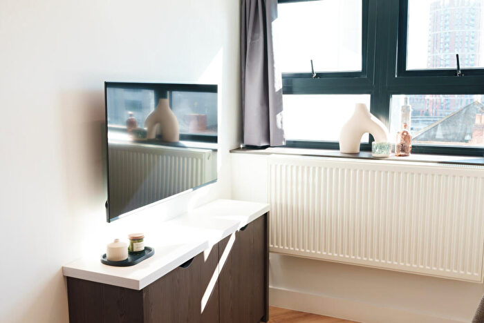 1 Bedroom Apartment To Rent In Apt, Churchill House Residence #, LS1
