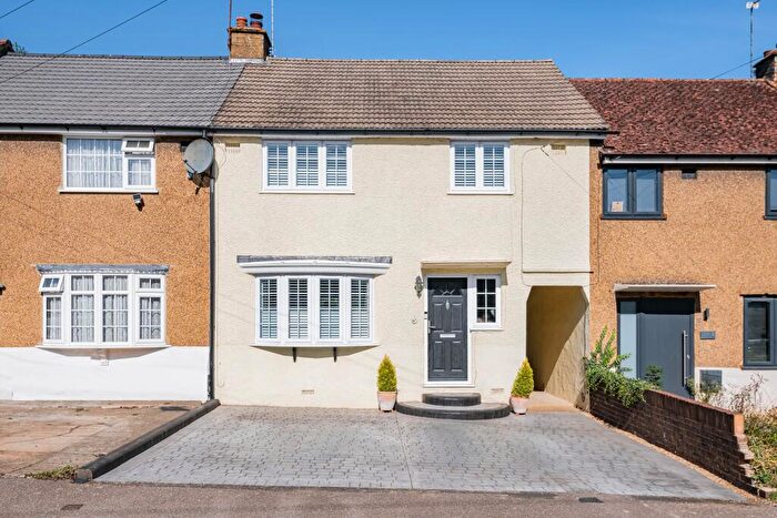 3 Bedroom Terraced House For Sale In Coombes Road, London Colney, AL2