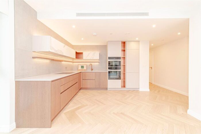 2 Bedroom Flat To Rent In Hampton House, Michael Road, London, SW6
