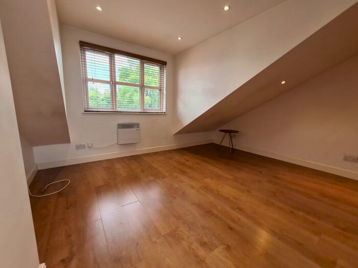 Studio To Rent In Sandringham Road, London, E8