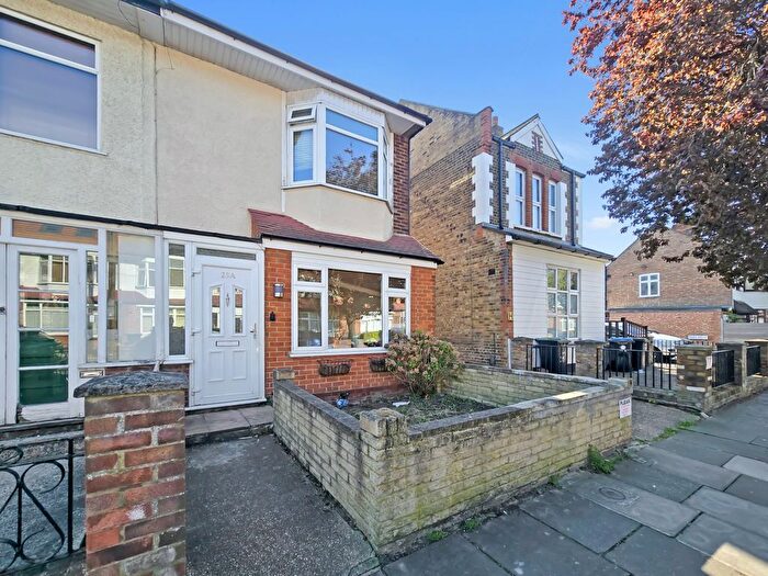 3 Bedroom Property To Rent In Armfield Road, Enfield, EN2