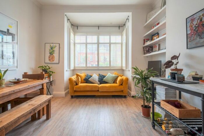 2 Bedroom Flat To Rent In Lordship Lane, East Dulwich, London SE22