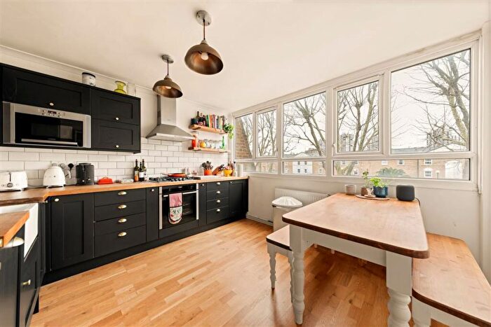 3 Bedroom Maisonette For Sale In Andrews Walk, Walworth, SE17