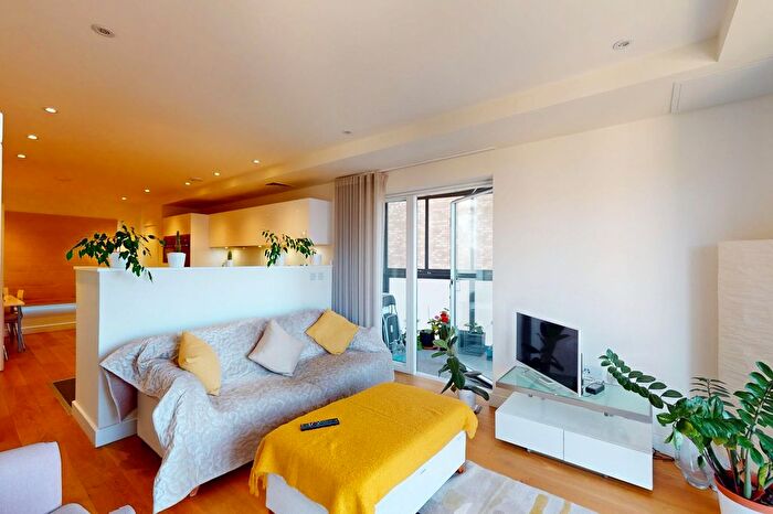 2 Bedroom Flat To Rent In Peartree Way, London, SE10