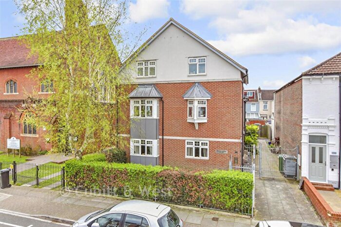 1 Bedroom Apartment For Sale In Stubbington Avenue, Portsmouth, Hampshire, PO2
