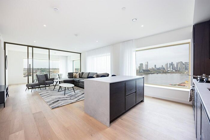 3 Bedroom Flat To Rent In Deanston Building, E16